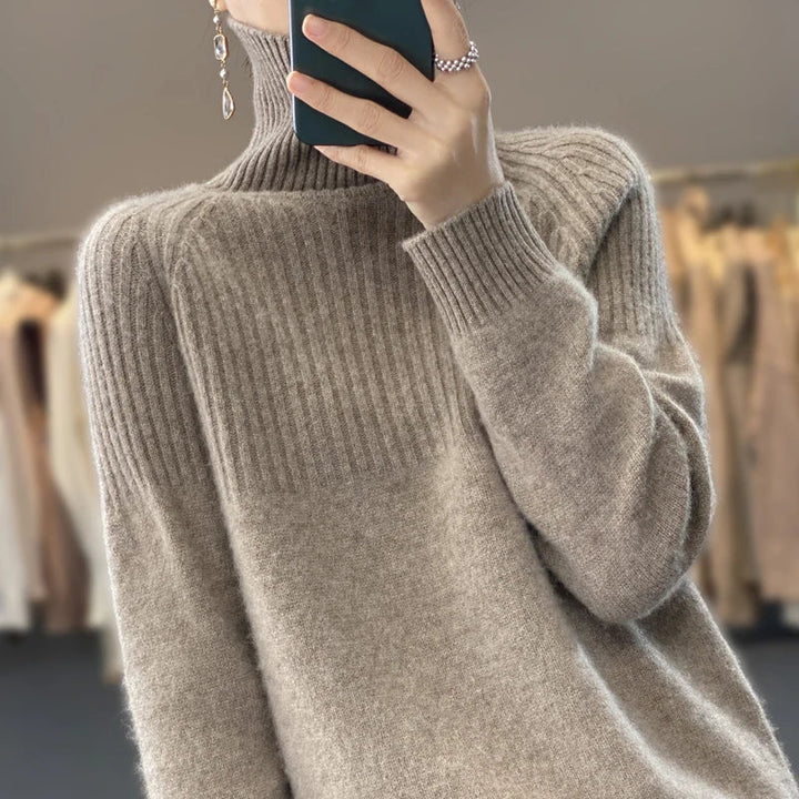 Pull col roulé femme, tricot doux et moderne Luan, confortable et élégant pour le quotidien hivernal.