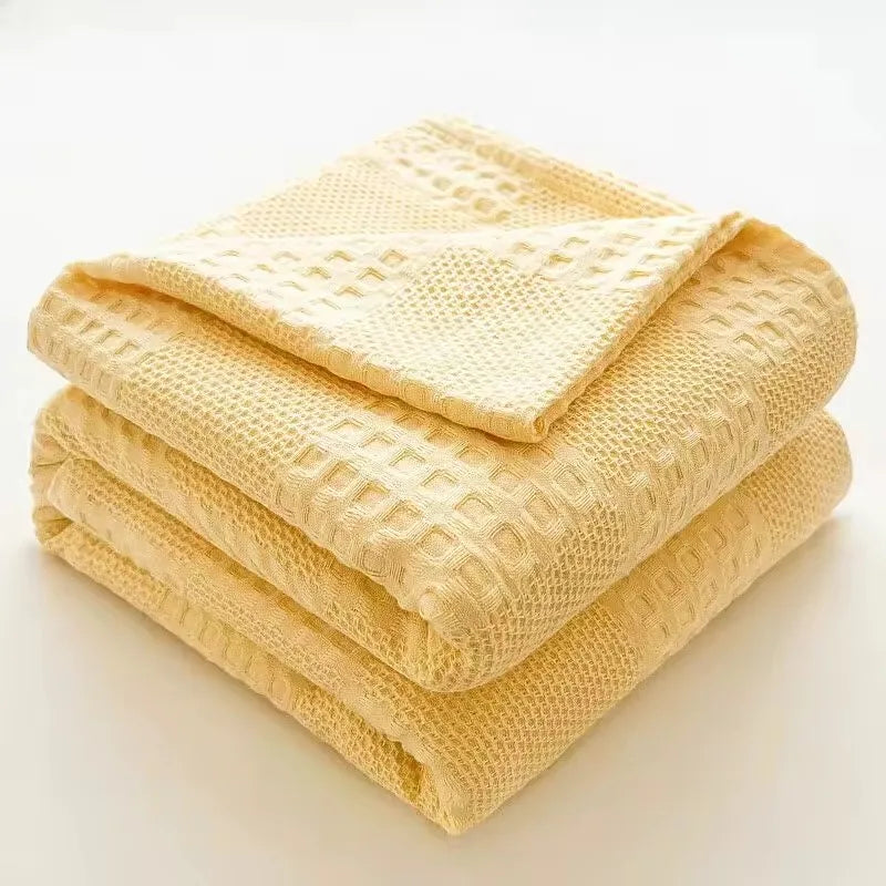 Plaid décoratif en coton pour l'été, léger et moderne, ajoute une touche de fraîcheur à votre intérieur.