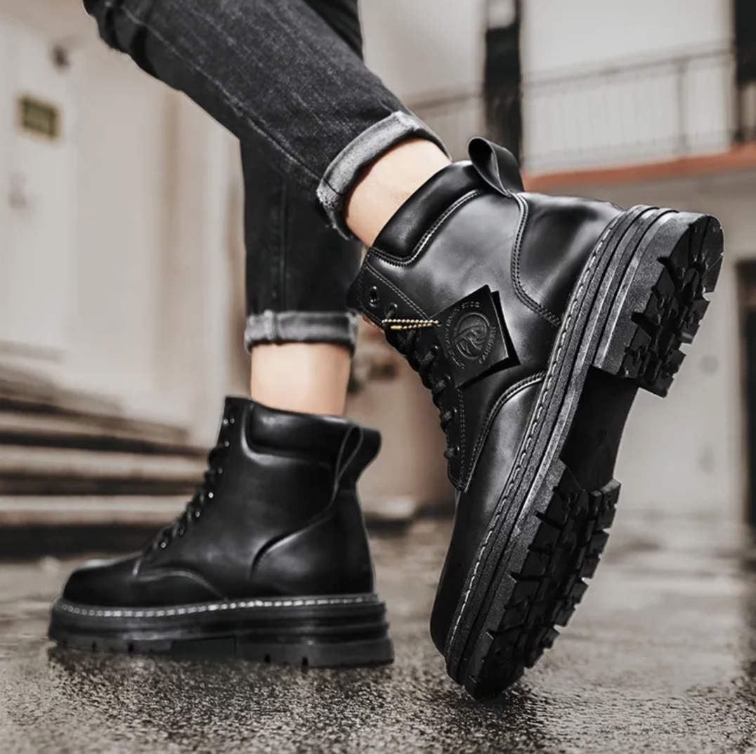 Mode masculine: bottes homme en cuir avec lacets, offrant style, qualité et confort. Idéales pour toute saison.