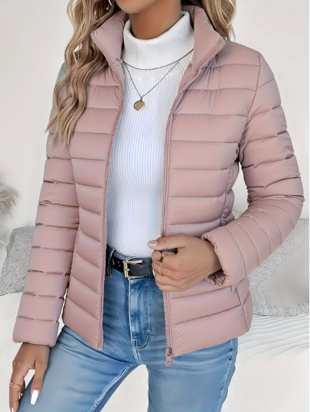 Doudoune femme légère et chaude, matelassée. Veste d'hiver idéale pour le style et les activités extérieures.
