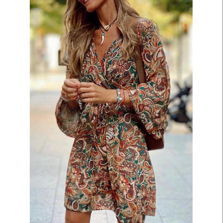 Robe longue estivale pour femme, design bohème fluide. Idéale pour un confort décontracté et élégant en vacances.