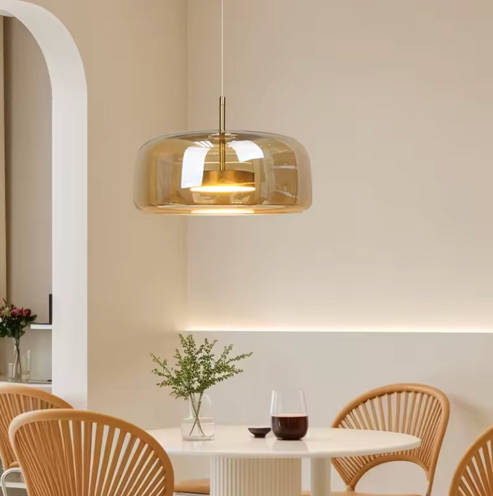 Lustre Nordic en verre, suspension ajustable pour cuisine, salle à manger ou chevet, ambiance chaleureuse.