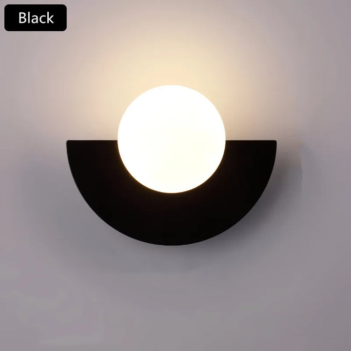 Applique murale LED, éclairage demi-cercle élégant, design géométrique, parfait pour décor moderne.
