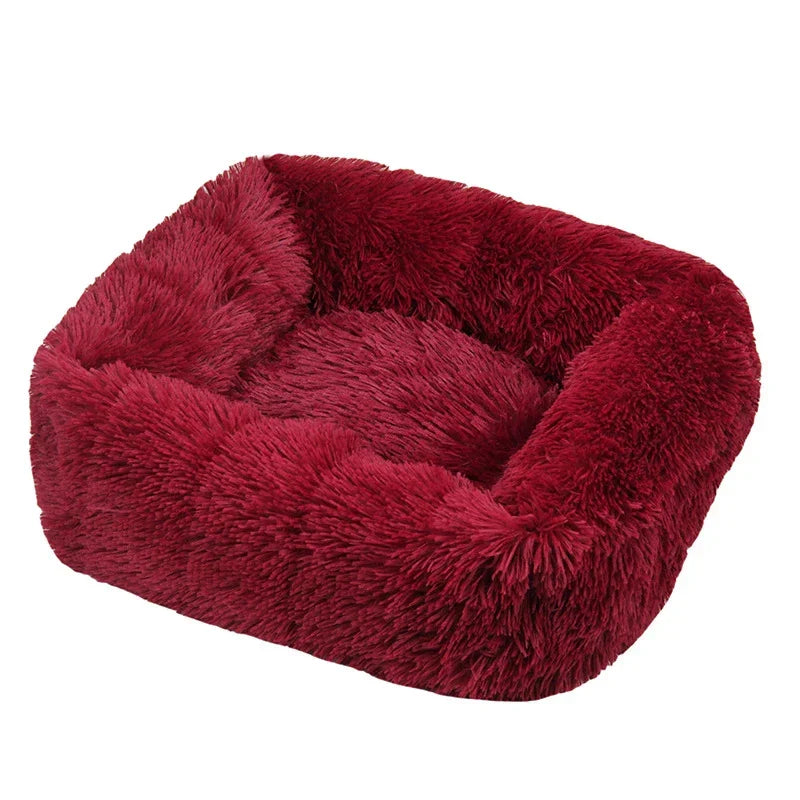 Lit chat confortable, en peluche grise, lavable pour une hygiène parfaite.
