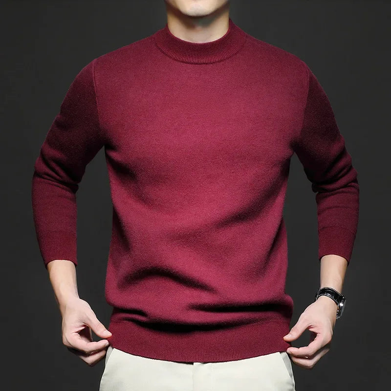 Pull homme en maille douce, col mi-haut. Chaleur et confort garantis pour la mode masculine d'hiver.