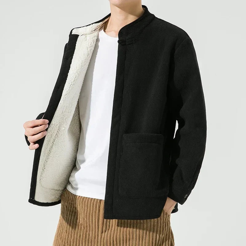 Veste homme rétro décontractée, légère, poches pratiques. Parfaite pour un look urbain mi-saison moderne.