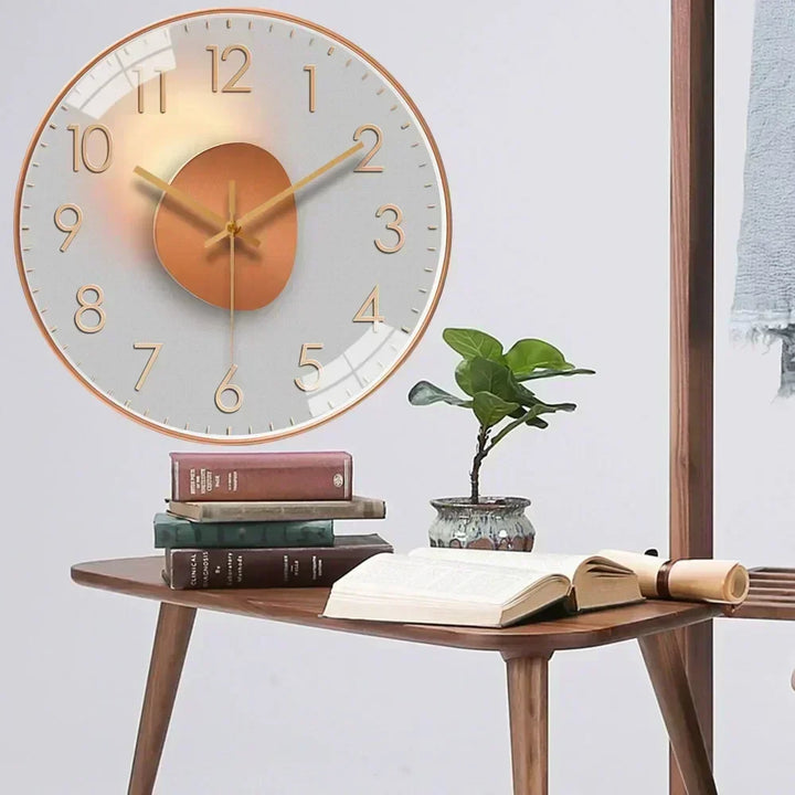 Horloge ronde moderne et silencieuse avec grands chiffres, parfaite pour le bureau ou le salon.