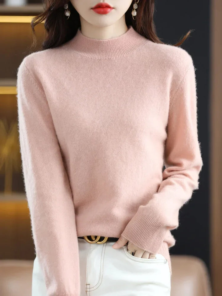Pull d'hiver col montant femme, matière douce, coupe décontractée pour un confort absolu.