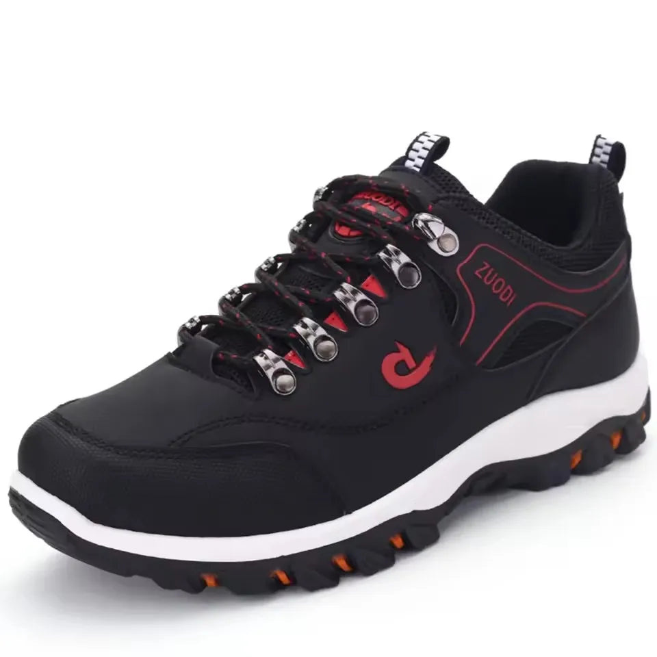 Chaussures de randonnée légères homme, idéales pour explorer les sentiers avec adhérence et confort.