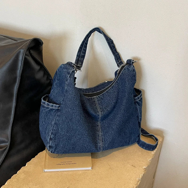 Sac en jean femme tendance, style décontracté et polyvalent, idéal pour usage quotidien.