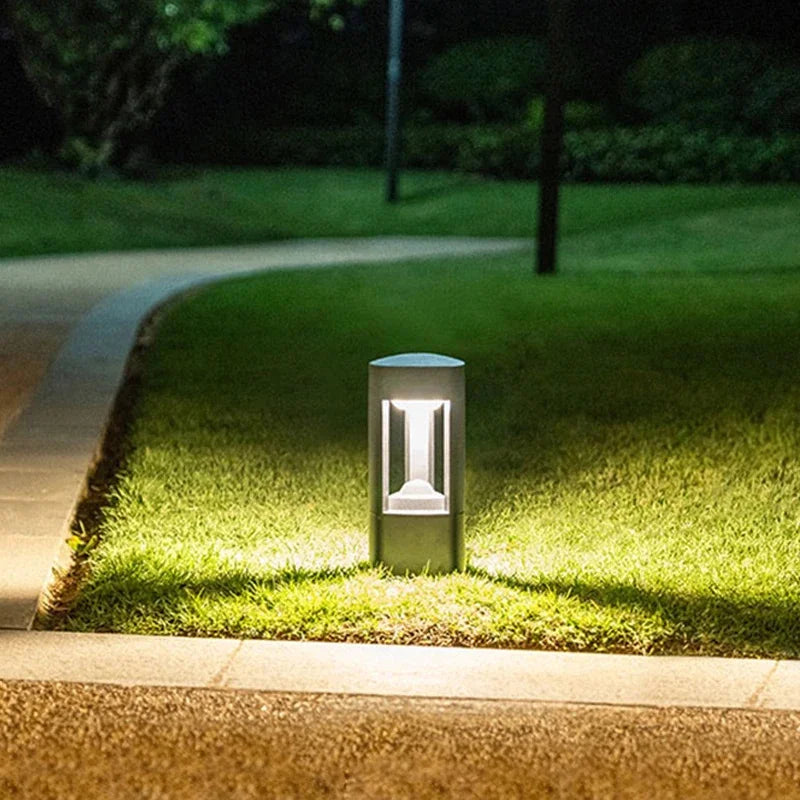 Éclairage d'allée LED moderne, lampe de chemin en aluminium, idéale pour sécuriser et décorer l'extérieur.