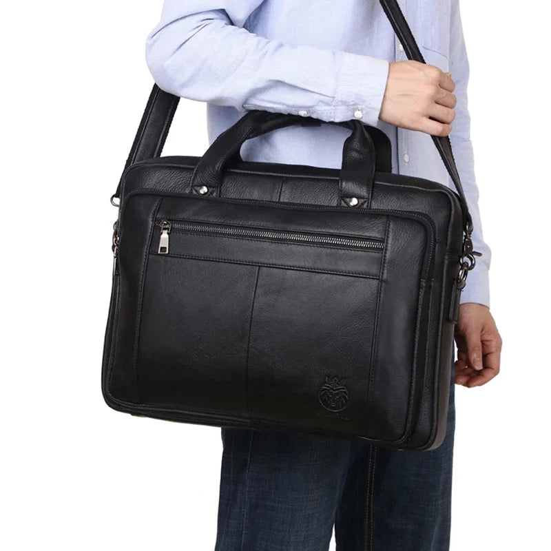 Sacoche homme en cuir résistant, conçue pour transporter un ordinateur portable et des documents.