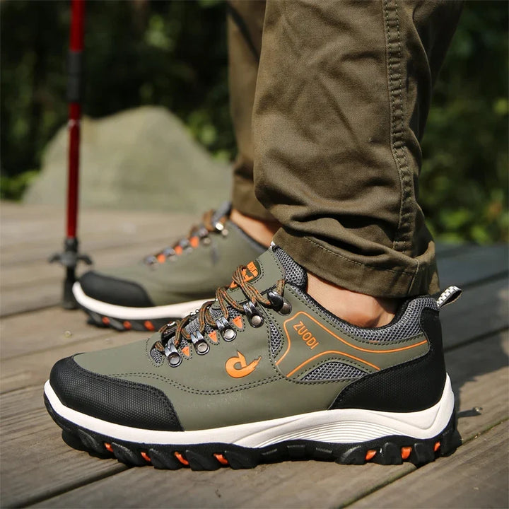 Chaussures de randonnée homme, légères et confortables, idéales pour les longues marches.