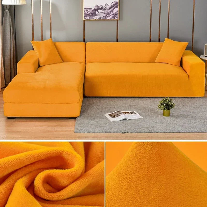 Housse de canapé en velours doux au toucher, extensible et chic, pour un salon cosy.