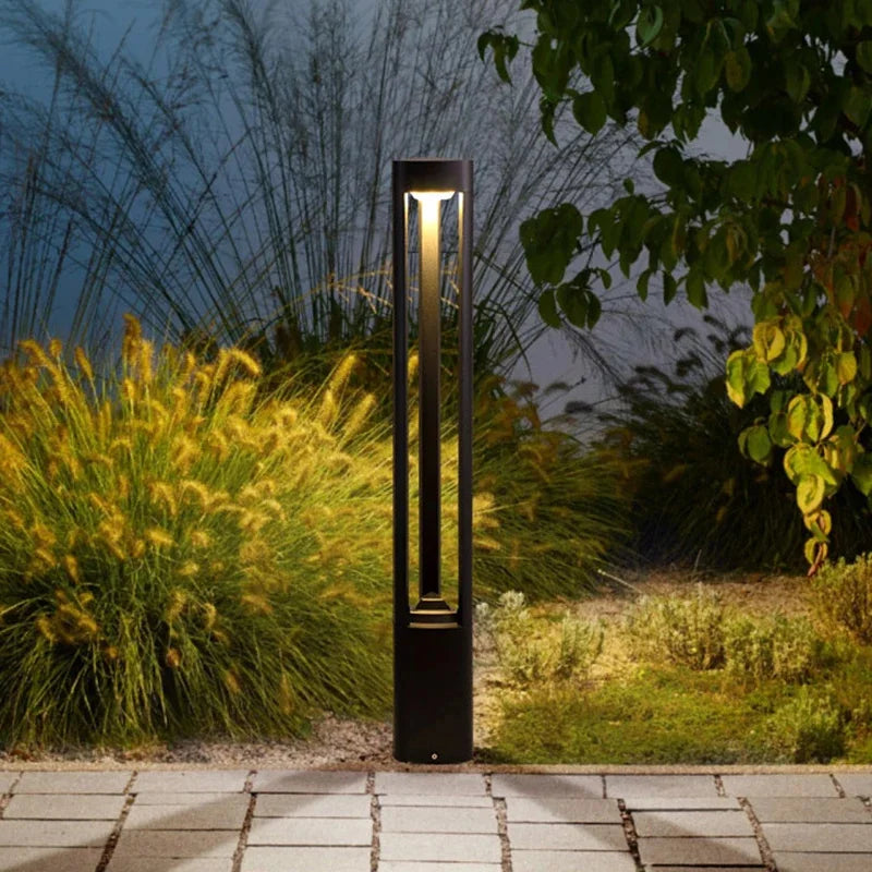 Luminaire LED extérieur pour jardin, design moderne, éclairage blanc froid/chaud, résistant IP65.