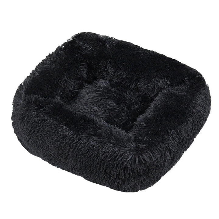 Petit lit chien lavable en peluche, idéal pour le sommeil et la détente canine.