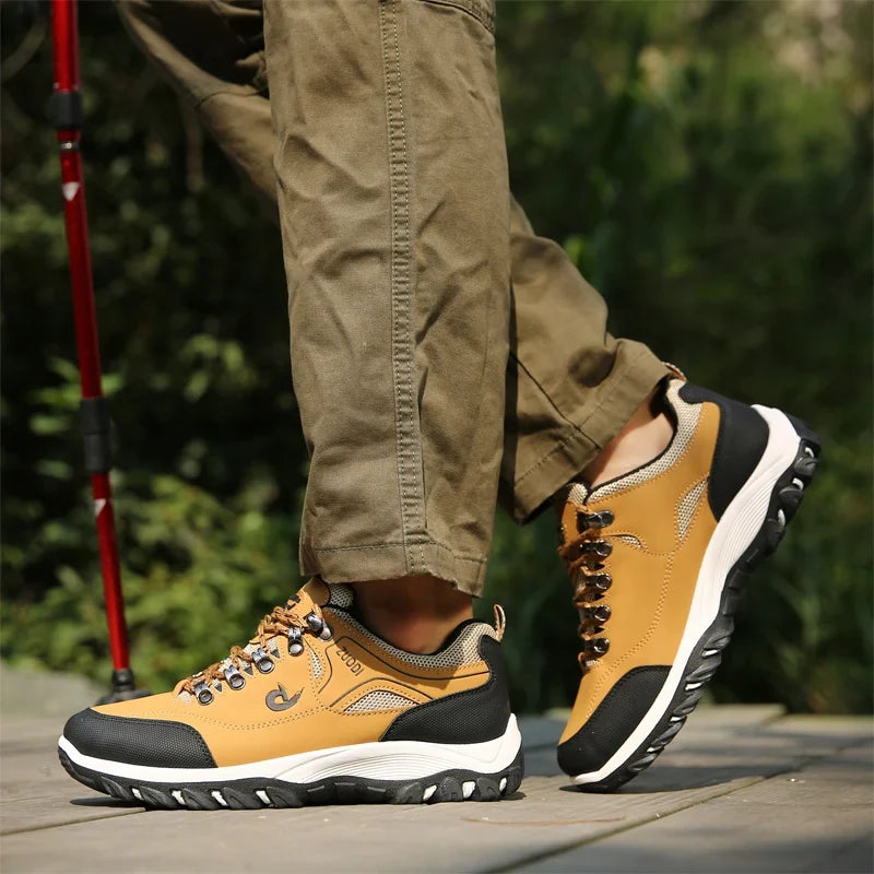Chaussures de trekking pour hommes, avec semelle adhérente et amorti confortable, légères.