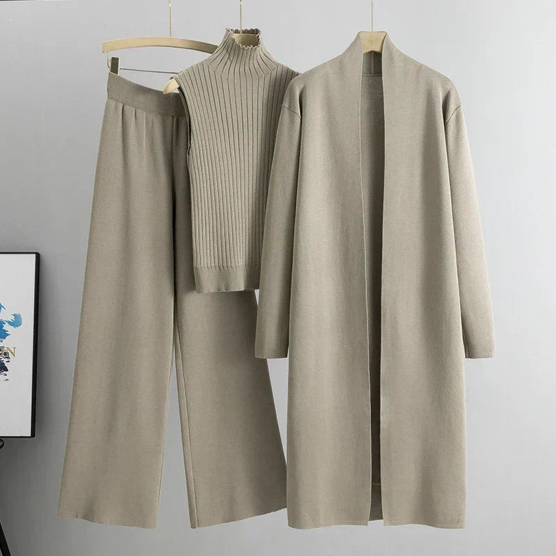 Ensemble femme 3 pièces Helena classique et élégant, parfait pour un confort quotidien et un style décontracté chic.
