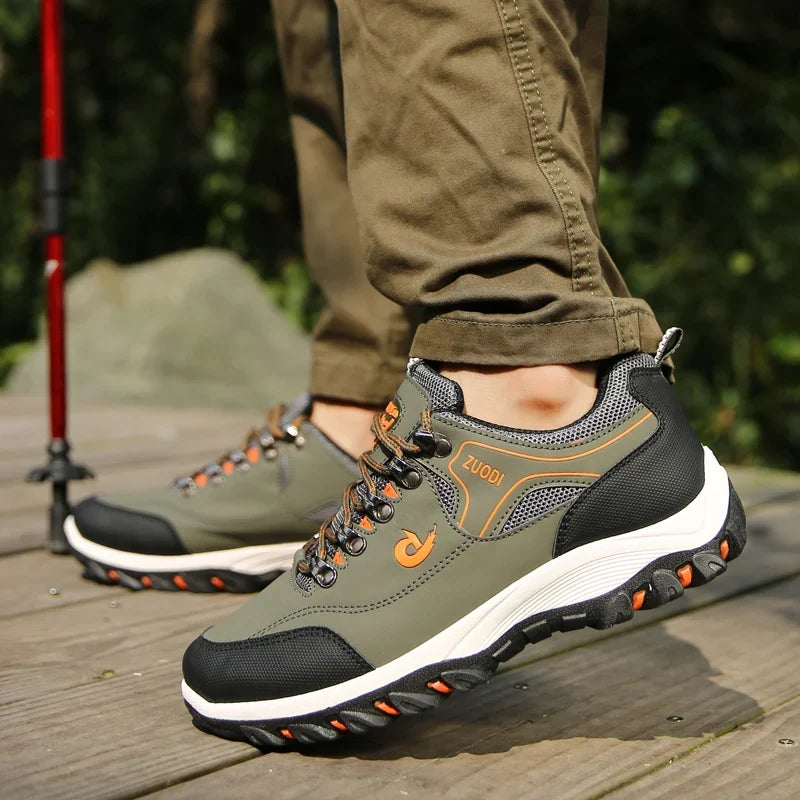 Sneaker de trekking homme, offrant un excellent maintien du pied, légère et durable pour l'extérieur.