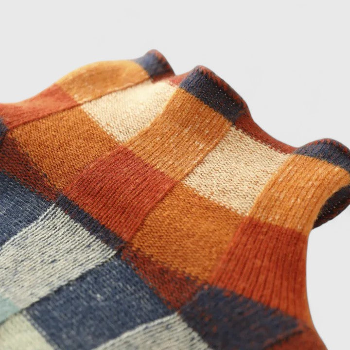 Pull femme moderne à carreaux colorés, décontracté, essentiel pour la mode féminine et les tenues de tous les jours.