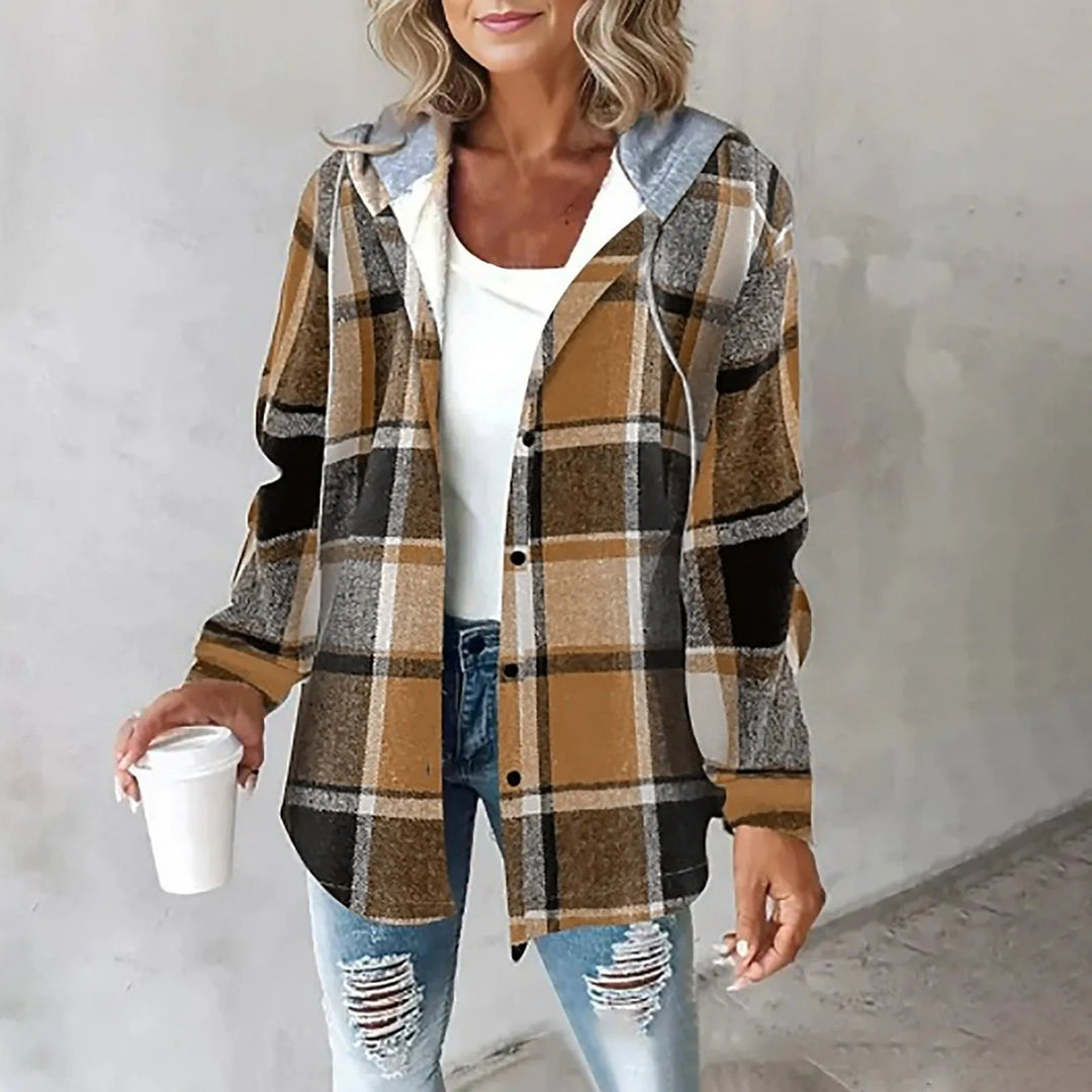 Image de profil du manteau femme hiver, montrant sa coupe flatteuse et son design moderne pour un style féminin raffiné.