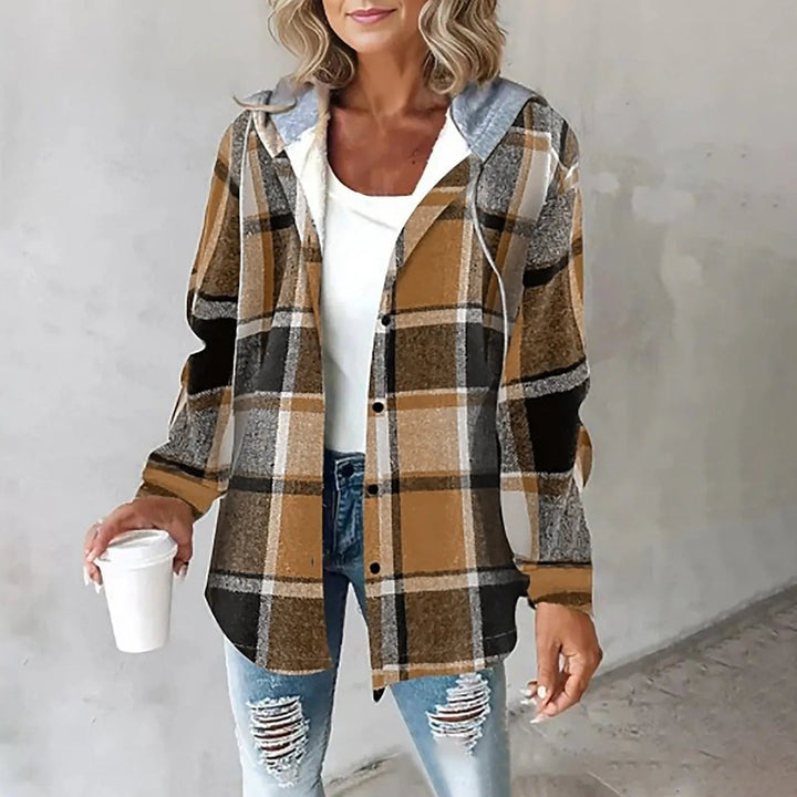 Image de profil du manteau femme hiver, montrant sa coupe flatteuse et son design moderne pour un style féminin raffiné.