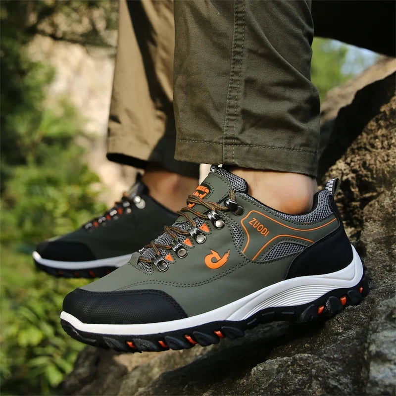 Chaussures pour hommes, légères et confortables, essentielles pour le trekking et la marche.