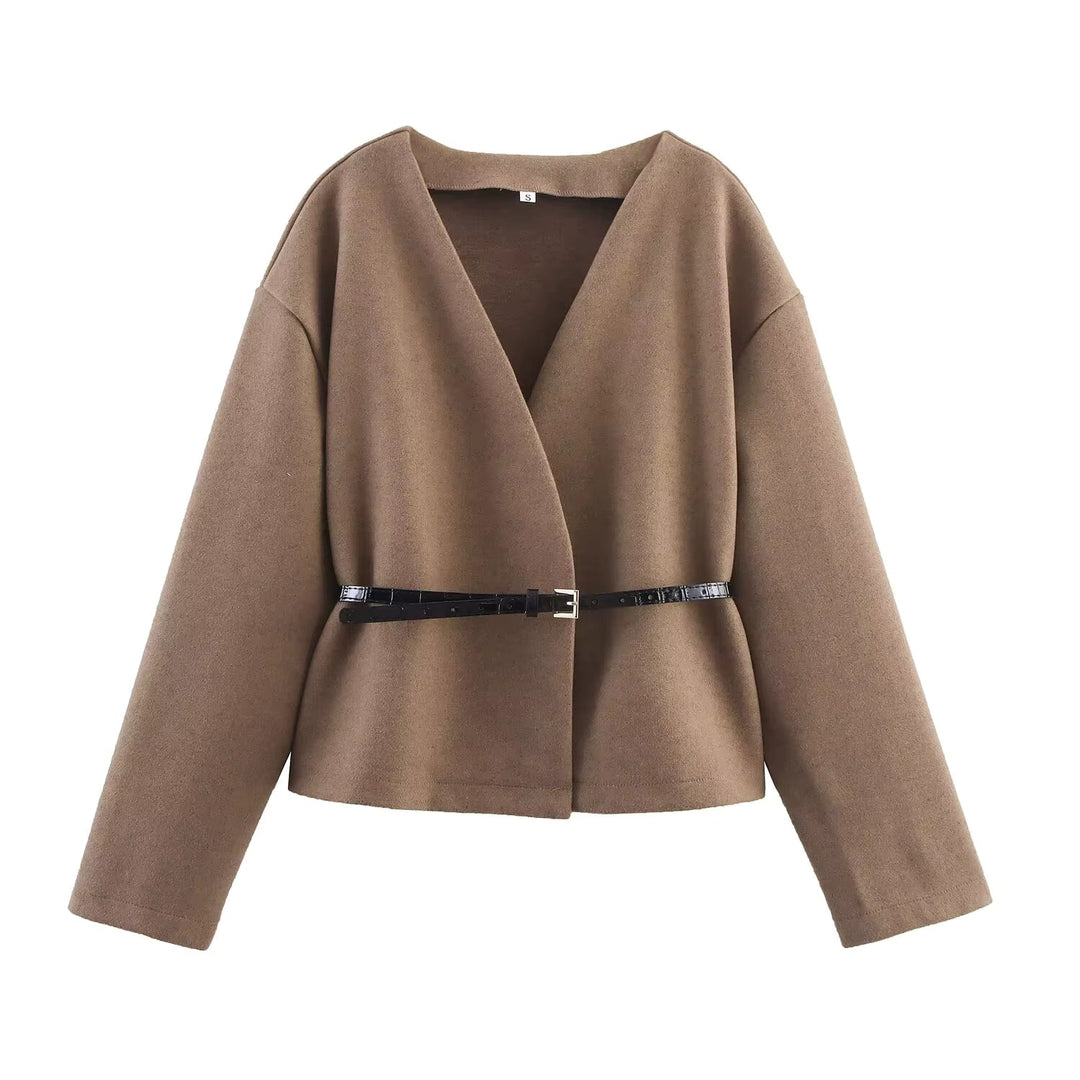 Blazer court femme marron, veste chic à col V et ceinture pour tenue élégante mi-saison. Mode femme.