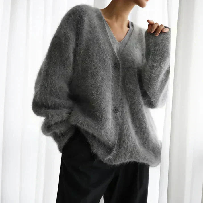 Cardigan pull femme polyvalent, élégant et confortable pour toute tenue décontractée chic.