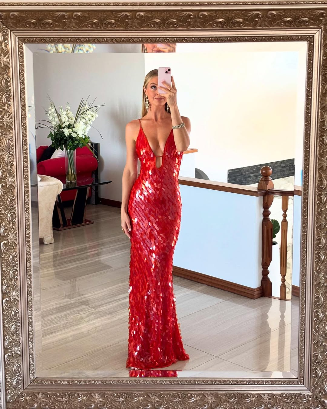Robe fluide femme, élégante et drapée. Parfaite pour un look chic décontracté et un confort au quotidien.