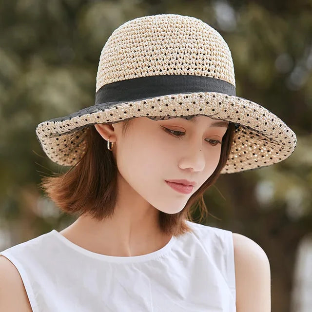 Chapeau femme élégant kaki en paille pour protection solaire, parfait pour la plage et la mode estivale.