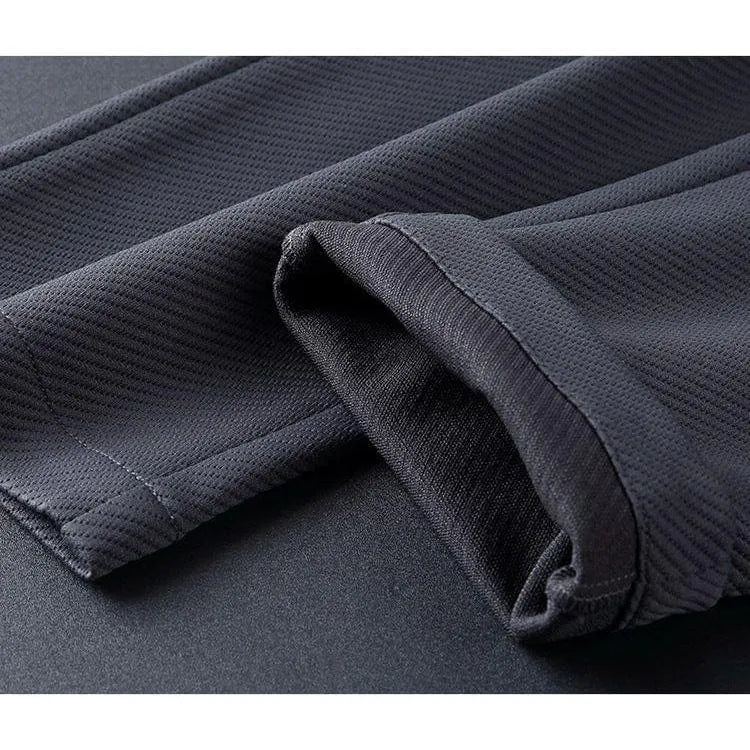 Vêtement homme sportswear, survêtement élégant 2 pièces pour un look contemporain et un confort optimal.