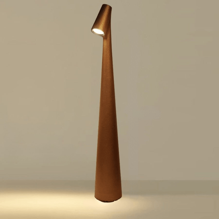 Élégante lampe de table LED Lumora sans fil, design contemporain, lumière dimmable, parfaite pour salon ou terrasse.