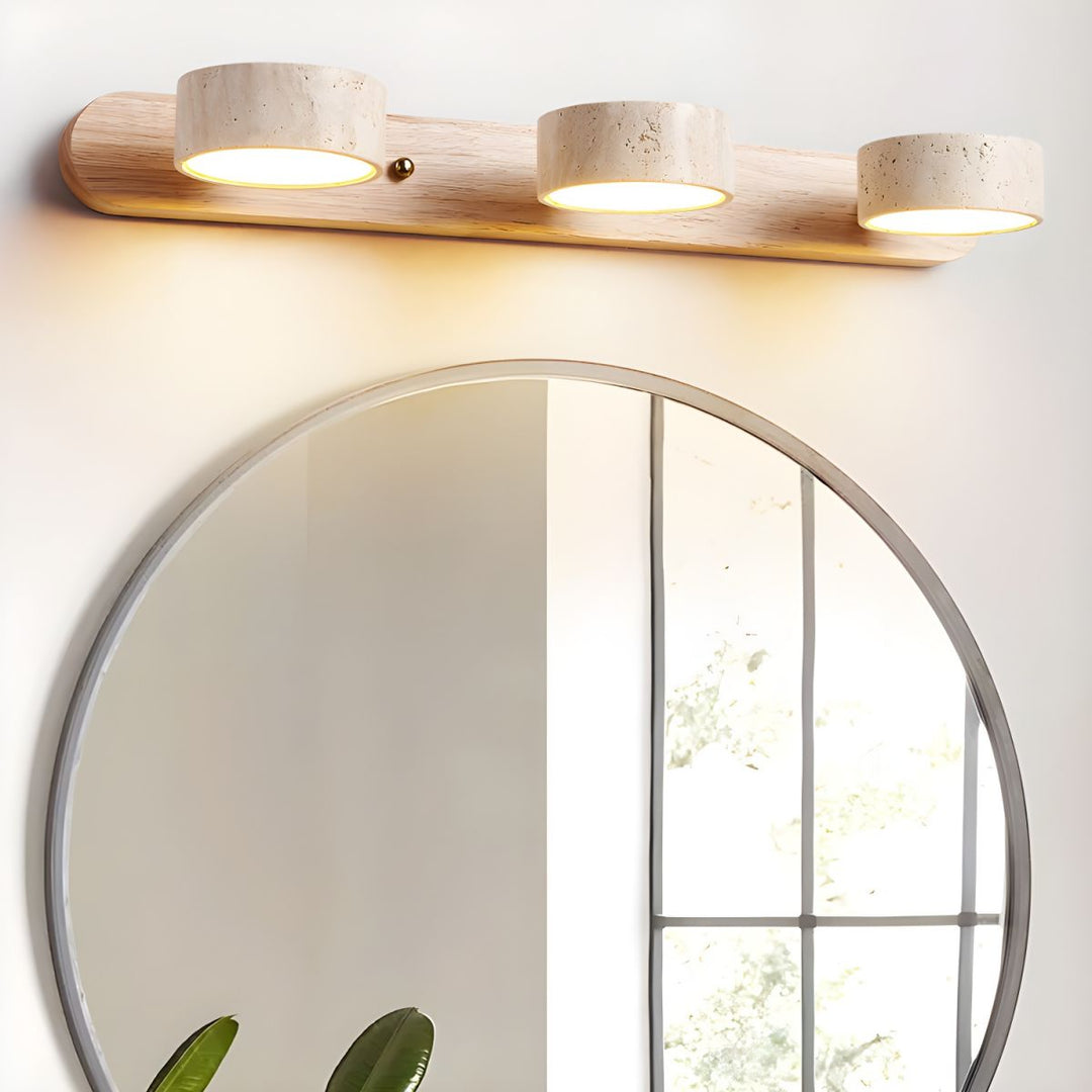 Luminaire mural LED design avec travertin et bois, parfait pour un intérieur contemporain.