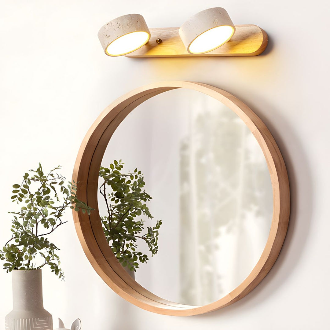Applique murale chic en bois et travertin avec éclairage LED discret et efficace.
