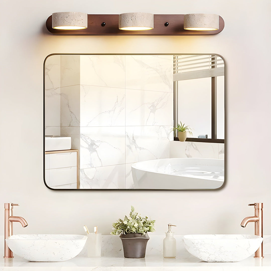Design d'applique LED unique, matériaux nobles travertin et bois, idéal pour tout intérieur.