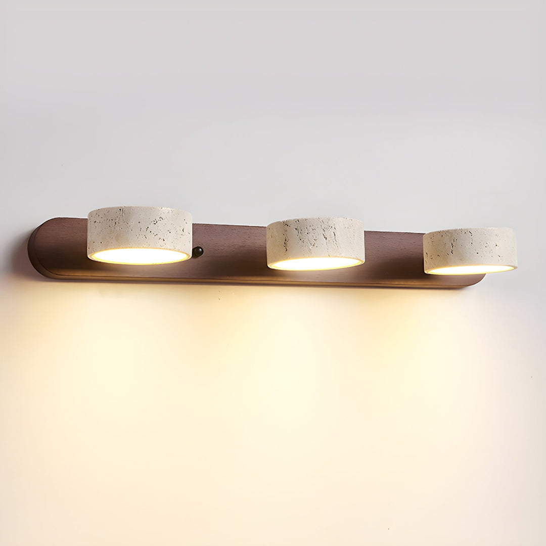 Applique murale LED travertin et bois, un design élégant et lumineux pour votre salon moderne.