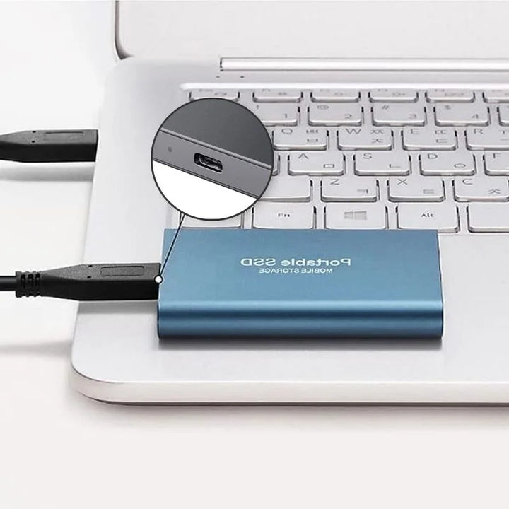 SSD portable compact et robuste USB 3.1, assure des transferts de données informatiques éclair.