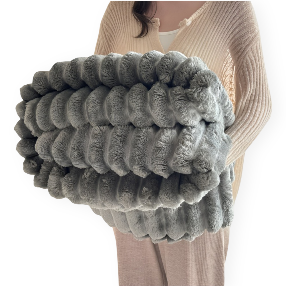Plaid à rayures polaire, ultra-doux. Idéal pour les fraîches soirées et le confort maximal.