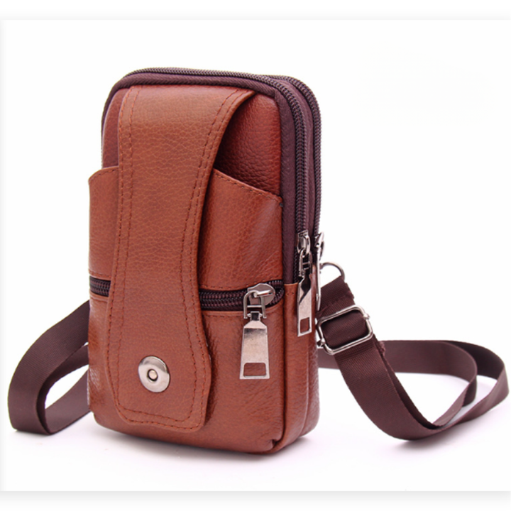 Petit sac vintage en cuir noir pour homme, accessoire pratique et élégant pour vos essentiels quotidiens.
