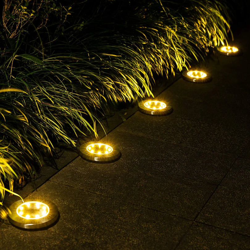 Lumière solaire d'extérieur pour balisage de jardin, lampe rechargeable étanche pour une ambiance sûre et accueillante.