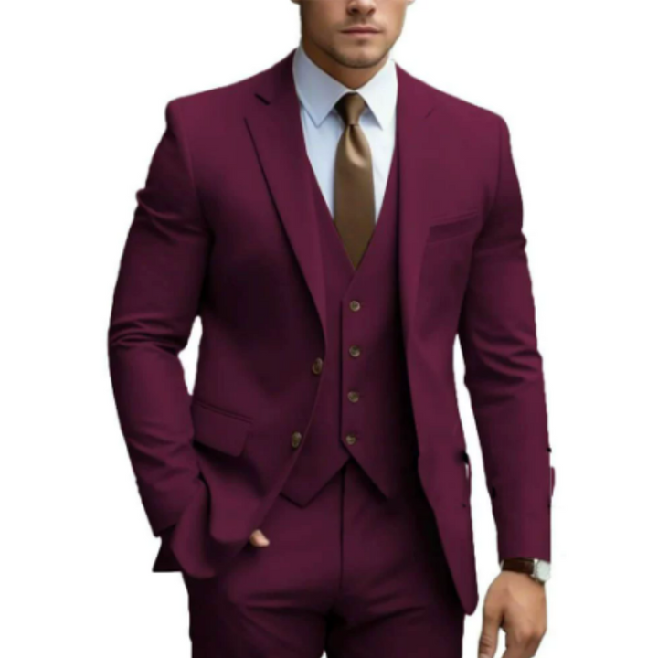 Tissu de qualité d'un costume homme 3 pièces chic, parfait pour une tenue de mariage élégante.