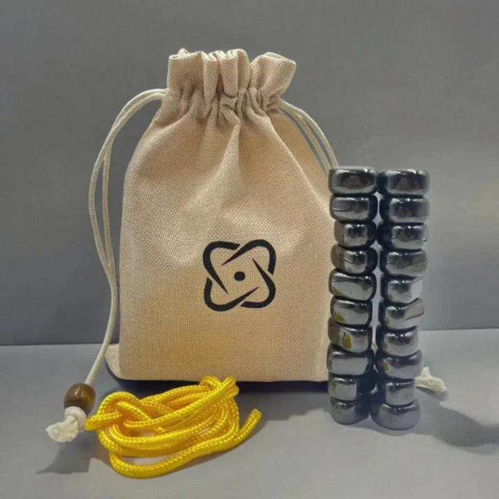 Échiquier de stratégie magnétique, compact et pliable. Jeu de société idéal pour le voyage et la réflexion.