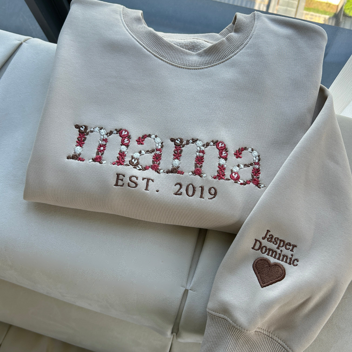 Sweatshirt personnalisé femme RoseThread, cadeau maman idéal avec broderie florale unique et stylée.