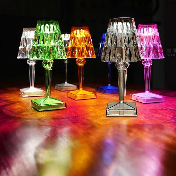 Lampe d'intérieur LED en cristal, design moderne et chic, rechargeable, pour une ambiance lumineuse élégante.