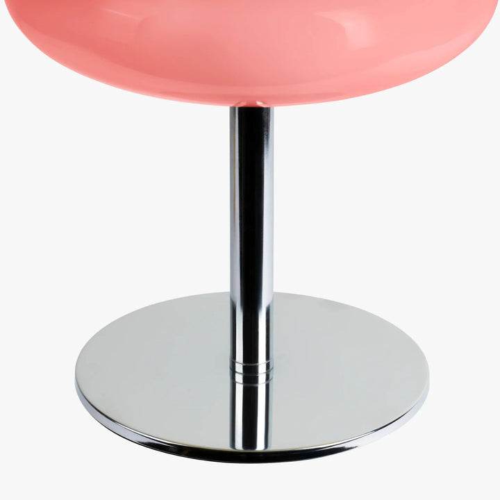 Éclairage élégant: lampe sculpturale mid-century, parfaite pour le bureau ou le salon moderne et stylé.