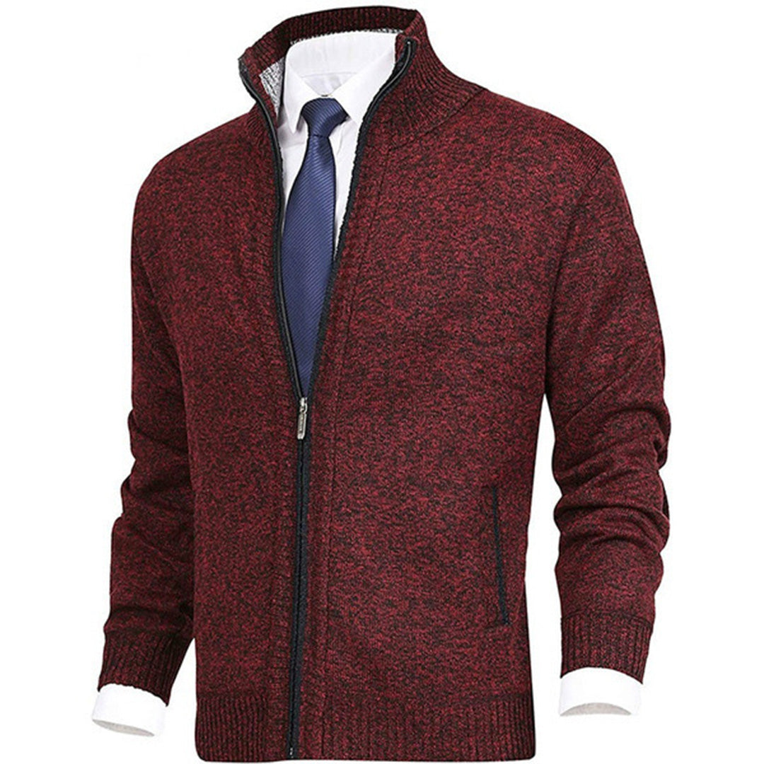 Gilet chic Lucas pour homme, avec des boutons discrets, parfait pour la mode masculine élégante.
