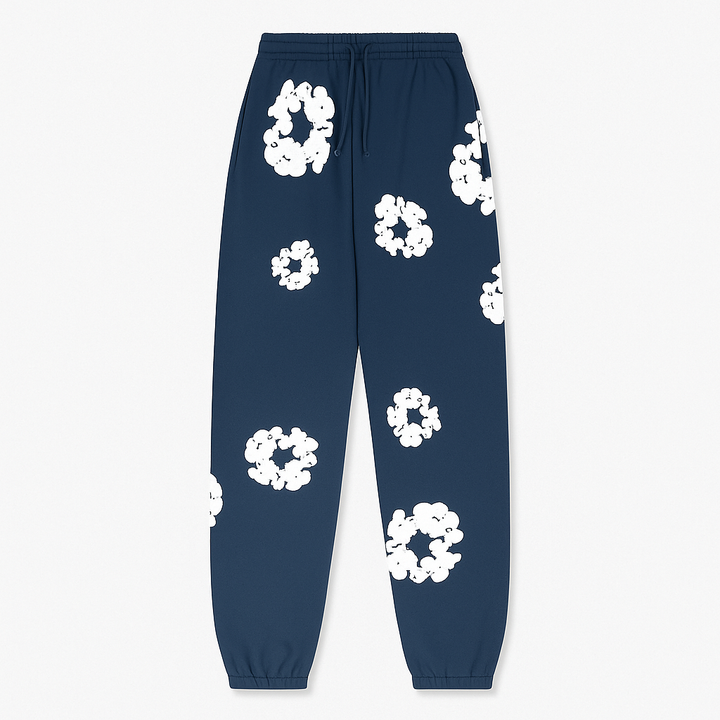 Homme actif en survêtement jogging à fleurs. Montre la liberté de mouvement et le style décontracté sportif.