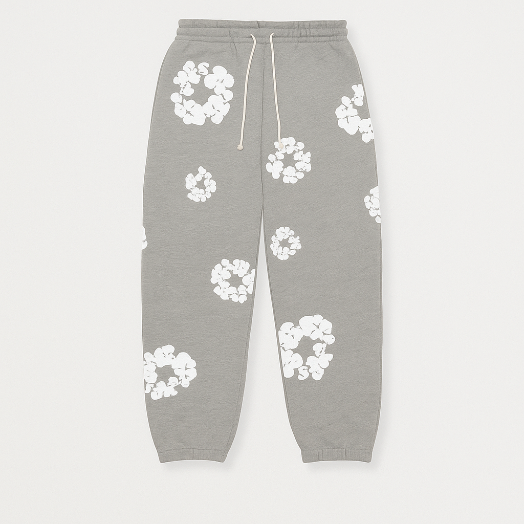 Homme décontracté en survêtement floral complet, confort optimal pour toute occasion. Look streetwear tendance.