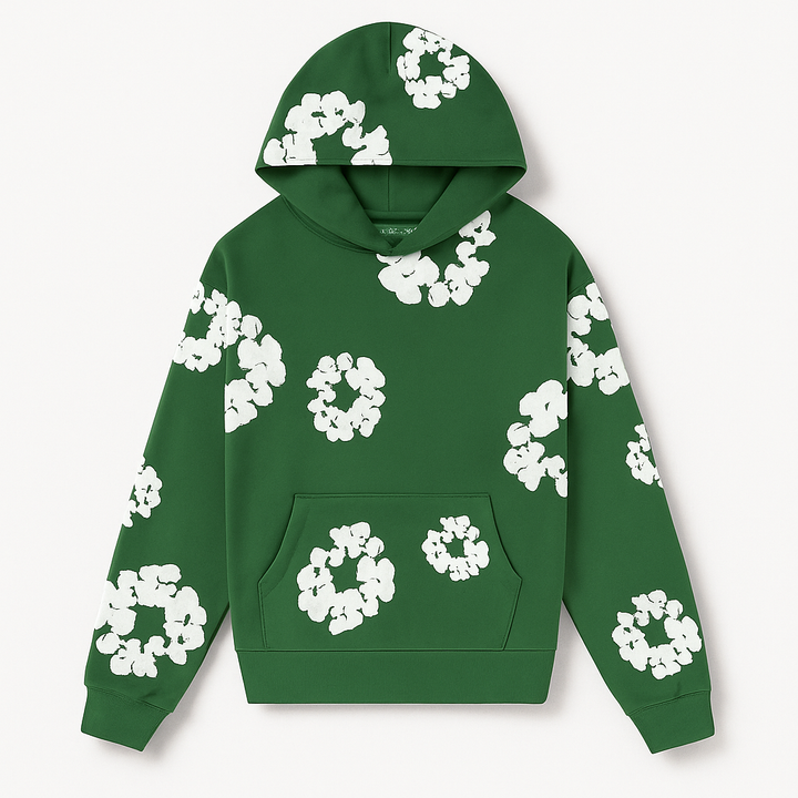 Gros plan sur l'imprimé floral unique du survêtement homme. Couleurs vives pour un style décontracté moderne.